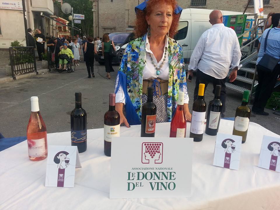 Il tavolo dei vini della Donne del Vino di Abruzzo