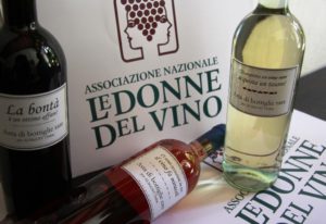 Premio-a-Vincenzo-Rapisarda-e-asta-di-bottiglie-delle-Donne-del-Vino