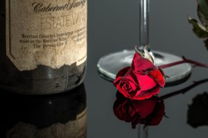 Wine Searcher promuove l'asta dei vini rari delle Donne del vino